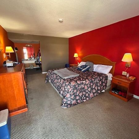 Sky Palace Inn By Oyo Anthony Ks Exterior photo